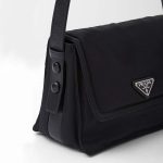 プラダ スモール パデッド Re-Nylon ショルダーバッグ 1BD313_RDLN_F0002 プラダ スモール パデッド Re-Nylon ショルダーバッグ 1BD313_RDLN_F0002