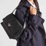 プラダ スモール パデッド Re-Nylon ショルダーバッグ 1BD313_RDLN_F0002 プラダ スモール パデッド Re-Nylon ショルダーバッグ 1BD313_RDLN_F0002