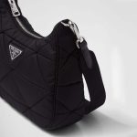 プラダ Re-Nylonパデッド ショルダーバッグ 1BC151_RDJN_F0002 プラダ Re-Nylonパデッド ショルダーバッグ 1BC151_RDJN_F0002