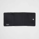 プラダ  グレーストライアングルエンボスレザー 財布 1MH044_2FPB