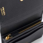 プラダ サフィアーノトライアングル 財布 1MV021_QHH プラダ サフィアーノトライアングル 財布 1MV021_QHH