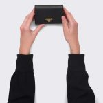 プラダ サフィアーノトライアングル 財布 1MV021_QHH プラダ サフィアーノトライアングル 財布 1MV021_QHH