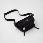 プラダ Re-Nylon xサフィアーノレザー ショルダーバッグ 2VH171_2DMG プラダ Re-Nylon xサフィアーノレザー ショルダーバッグ 2VH171_2DMG