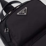 プラダ Re-Nylon xサフィアーノレザー バックパック 2VZ105_2DMG プラダ Re-Nylon xサフィアーノレザー バックパック 2VZ105_2DMG