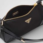 プラダ Re-Edition 2002 Re-Nylon xブラッシュドレザー ショルダーバッグ 1BC201_R789 プラダ Re-Edition 2002 Re-Nylon xブラッシュドレザー ショルダーバッグ 1BC201_R789