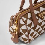 プラダ シンボル エンブロイダリーファブリック トップハンドルバッグ 1BB846_2FKL プラダ シンボル エンブロイダリーファブリック トップハンドルバッグ 1BB846_2FKL