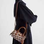 プラダ シンボル エンブロイダリーファブリック トップハンドルバッグ 1BB846_2FKL プラダ シンボル エンブロイダリーファブリック トップハンドルバッグ 1BB846_2FKL