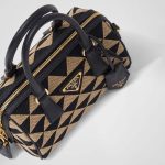 プラダ シンボル エンブロイダリーファブリック トップハンドルバッグ 1BB846_2FKL プラダ シンボル エンブロイダリーファブリック トップハンドルバッグ 1BB846_2FKL