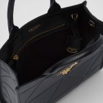 プラダ シンボル トップステッチ レザー スモール バッグ 1BA379_ASK プラダ シンボル トップステッチ レザー スモール バッグ 1BA379_ASK