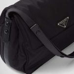 プラダ Re-Nylon ラージ パデッド ショルダーバッグ 1BD256_RDLN プラダ Re-Nylon ラージ パデッド ショルダーバッグ 1BD256_RDLN