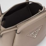 プラダ ファスナー開閉式 レザー ミニハンドバッグ 1BA362_2DKV プラダ ファスナー開閉式 レザー ミニハンドバッグ 1BA362_2DKV