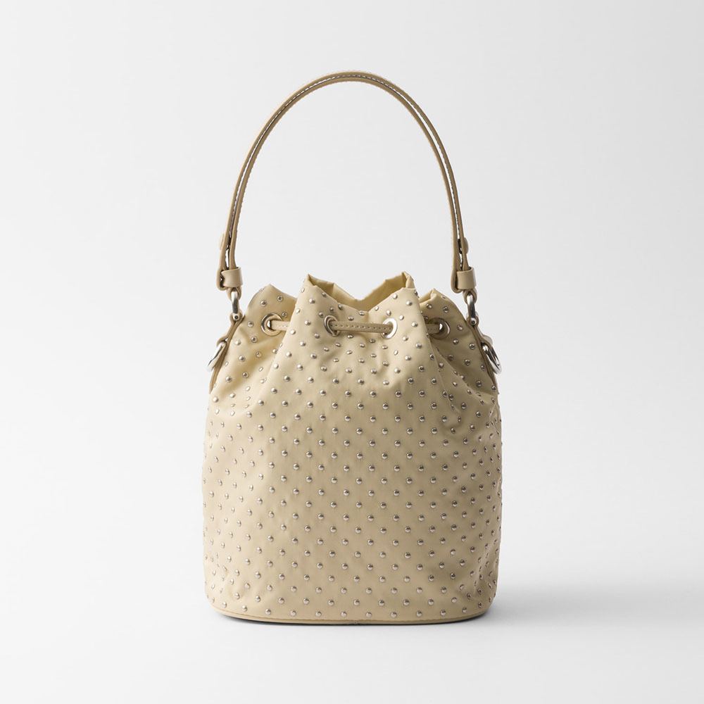 015 (18)