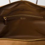 プラダ ヴィッテロダイノソフトレザー ラージ トップハンドルバッグ 1BB128_2DKV プラダ ヴィッテロダイノソフトレザー ラージ トップハンドルバッグ 1BB128_2DKV