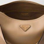 プラダ エメ ラージ ソフトグレインレザー ショルダーバッグ 1BC228_2CYS プラダ エメ ラージ ソフトグレインレザー ショルダーバッグ 1BC228_2CYS