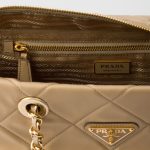 プラダ チェーンRe-Nylon ミディアム トートバッグ 1BG529_2AOS プラダ チェーンRe-Nylon ミディアム トートバッグ 1BG529_2AOS