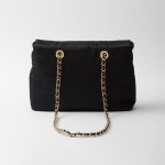 プラダ チェーンRe-Nylon ミディアム トートバッグ 1BG529_2AOS プラダ チェーンRe-Nylon ミディアム トートバッグ 1BG529_2AOS