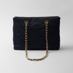 プラダ チェーンRe-Nylon ミディアム トートバッグ 1BG529_2AOS プラダ チェーンRe-Nylon ミディアム トートバッグ 1BG529_2AOS