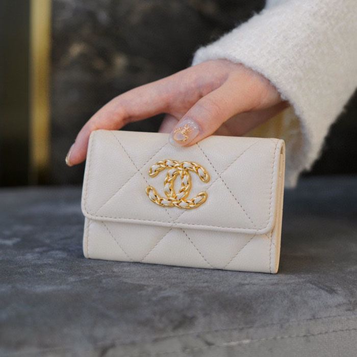 CHANEL 19 フラップ カードケース ミニ財布 AP1790 CHANEL 19 フラップ カードケース ミニ財布 AP1790