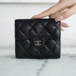 シャネル スモール フラップ ウォレット 三つ折財布 A82288 シャネル スモール フラップ ウォレット 三つ折財布 A82288