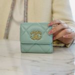 シャネル19 三つ折りミニ財布  フラップウォレット AP1789