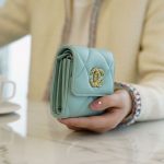 シャネル19 三つ折りミニ財布  フラップウォレット AP1789