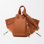 ロエベ スモール クラシックカーフレザー ハンモック 387.30.S35 ロエベ スモール クラシックカーフレザー ハンモック 387.30.S35