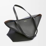 ロエベ エクストララージ シャイニングレザー パズル フォールド B933Q18X01 ロエベ エクストララージ シャイニングレザー パズル フォールド B933Q18X01