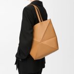 ​ロエベ ミディアム シャイニングレザー パズル フォールドA657G50X01