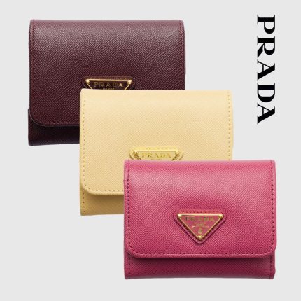 プラダ  サフィアーノトライアングル 財布 1MH043