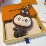 ルイヴィトン Labubu キーホルダー バッグチャーム M43670