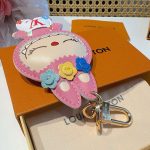 ルイヴィトン Labubu キーホルダー バッグチャーム M43670