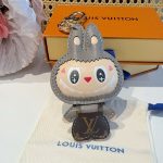 ルイヴィトン Labubu キーホルダー バッグチャーム M43670