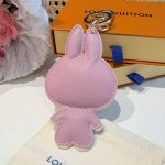 ルイヴィトン Labubu キーホルダー バッグチャーム M43670