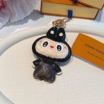 ルイヴィトン Labubu キーホルダー バッグチャーム M43670