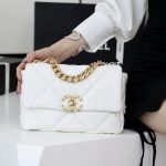 シャネル CHANEL 19 フラップバッグ AS1160 AS1161 ホワイト シャネル CHANEL 19 フラップバッグ AS1160 AS1161 ホワイト