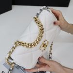 シャネル CHANEL 19 フラップバッグ AS1160 AS1161 ホワイト シャネル CHANEL 19 フラップバッグ AS1160 AS1161 ホワイト