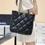 シャネル 春夏コレクション ゴールドボール Hobo バッグ AS3259 シャネル 春夏コレクション ゴールドボール Hobo バッグ AS3259