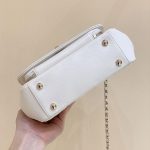 シャネル Haas レザー メッセンジャーバッグ A93749 ホワイト シャネル Haas レザー メッセンジャーバッグ A93749 ホワイト