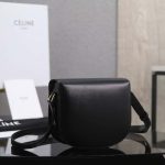 セリーヌ ティーン ブザス トリオンフ バッグ ブラック110413 セリーヌ ティーン ブザス トリオンフ バッグ ブラック110413