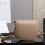 セリーヌ ティーン ブザス トリオンフ ショルダーバッグ 110413BF4 セリーヌ ティーン ブザス トリオンフ ショルダーバッグ 110413BF4