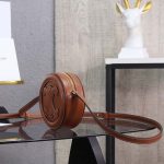 セリーヌ CUIR TRIOMPHE オーバル ショルダーバッグ 101703 セリーヌ CUIR TRIOMPHE オーバル ショルダーバッグ 101703