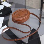 セリーヌ CUIR TRIOMPHE オーバル ショルダーバッグ 101703 セリーヌ CUIR TRIOMPHE オーバル ショルダーバッグ 101703