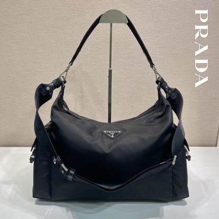 プラダ  エクスプローラ Re-Nylon xレザー バッグ 2VH204