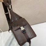 プラダ エクスプローラ レザーショルダーバッグ 2VH204_2HE8 プラダ エクスプローラ レザーショルダーバッグ 2VH204_2HE8