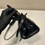 プラダ  スモール レザー ショルダーバッグ 1BH215