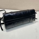 プラダ  スモール レザー ショルダーバッグ 1BH215