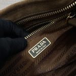 プラダ ボニー スモール スエード ショルダーバッグ 1BH215 プラダ ボニー スモール スエード ショルダーバッグ 1BH215