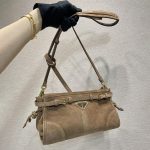 プラダ ボニー スモール スエード ショルダーバッグ 1BH215 プラダ ボニー スモール スエード ショルダーバッグ 1BH215