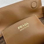 プラダ キャリー ミニ レザー ハンドバッグ 1BA496 プラダ キャリー ミニ レザー ハンドバッグ 1BA496
