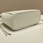 プラダ キャリー ミニ レザー ハンドバッグ 1BA496 プラダ キャリー ミニ レザー ハンドバッグ 1BA496